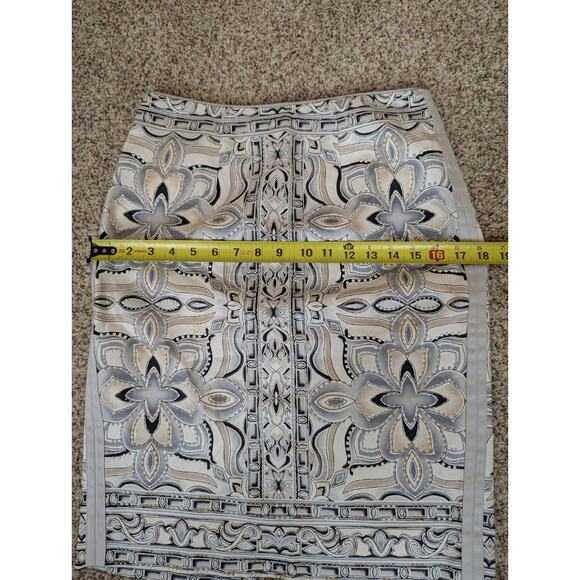 White House Black Market Pencil Skirt Womens 4 Studded Floral Career Classic - Picture 7 of 9